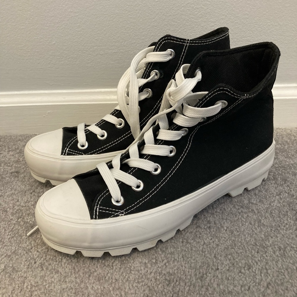 Sincerely Jules Women's Vespa Black Converse-Style Hightop Sneakers Size 9 Used